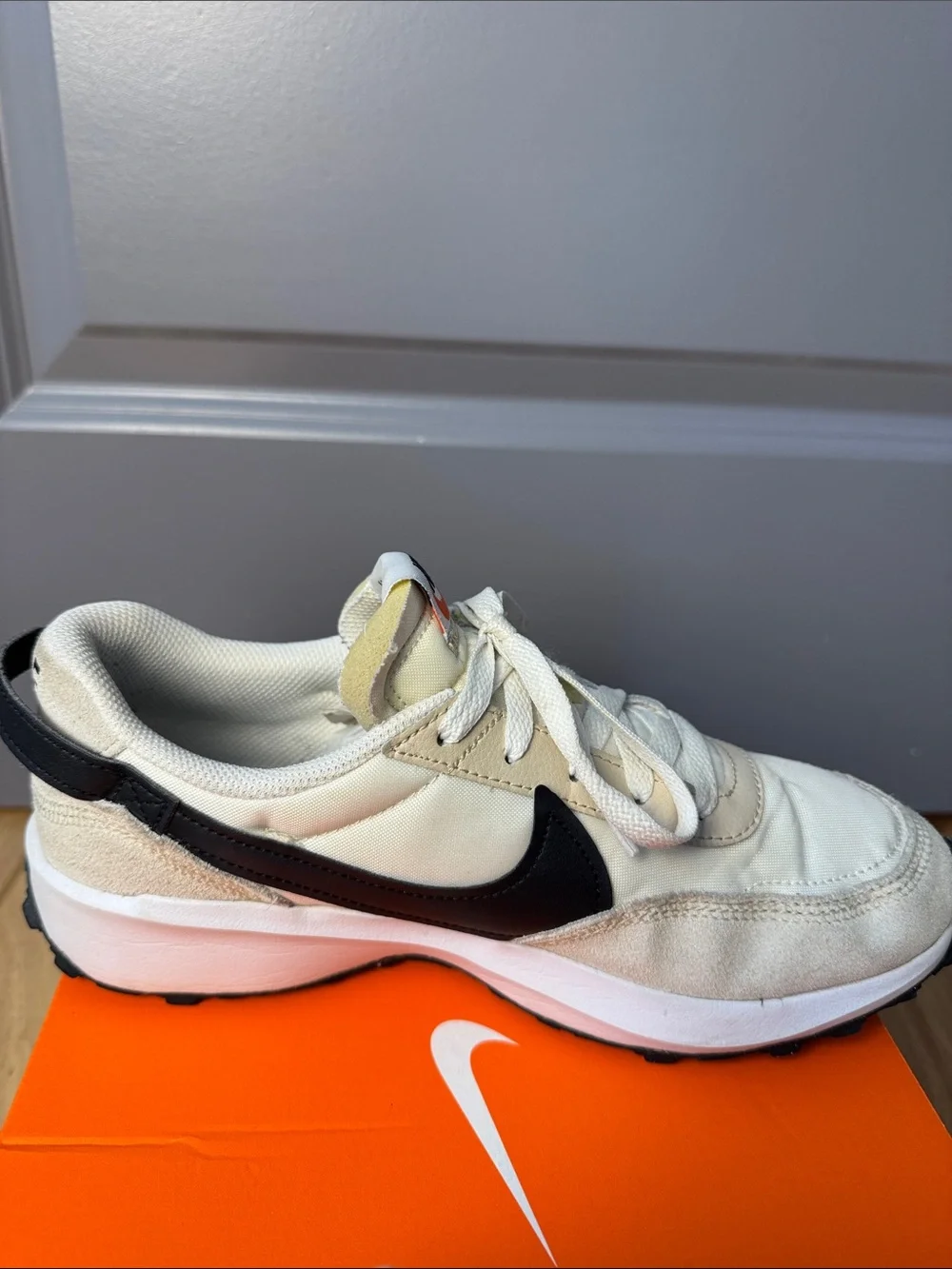 Nike Waffle Debut Sneakers Women’s Size 8 Sanddrift Black Retro Running Shoes - Picture 9 of 11